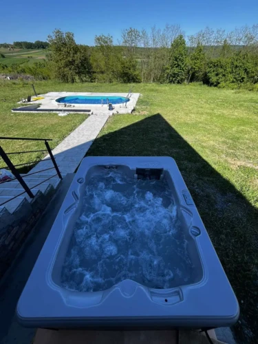 black pool house djakuzi